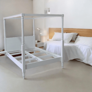 White poster bed king size