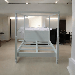 Poster bed with storage white