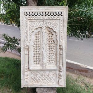 Wall hanging window